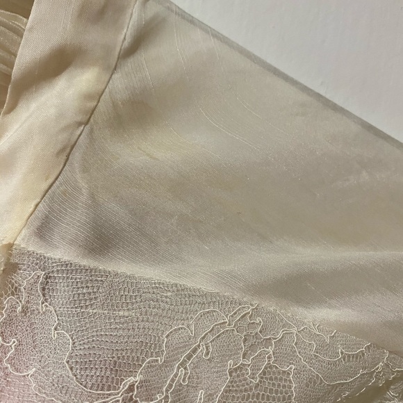 SOLD Oscar de la Renta Ruffle top 6 ASO Gossip - Picture 11 of 14